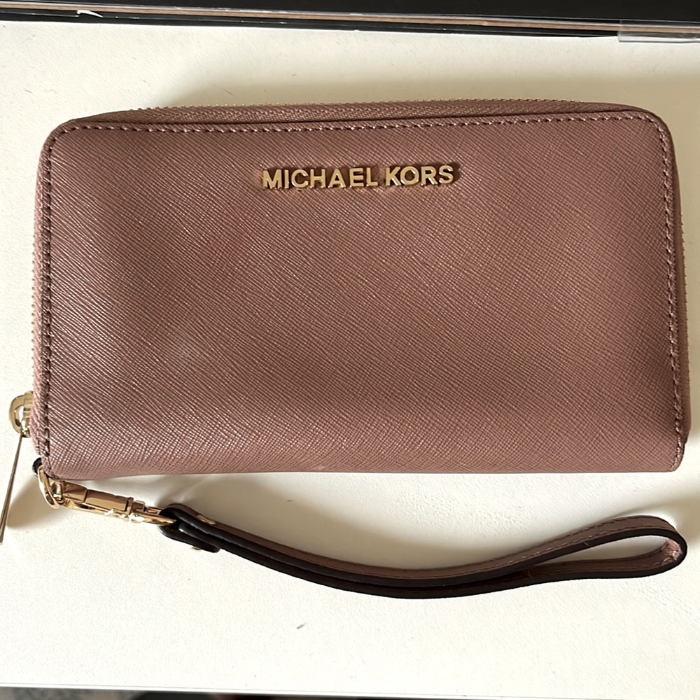 Michael kors dusty rose wristlet